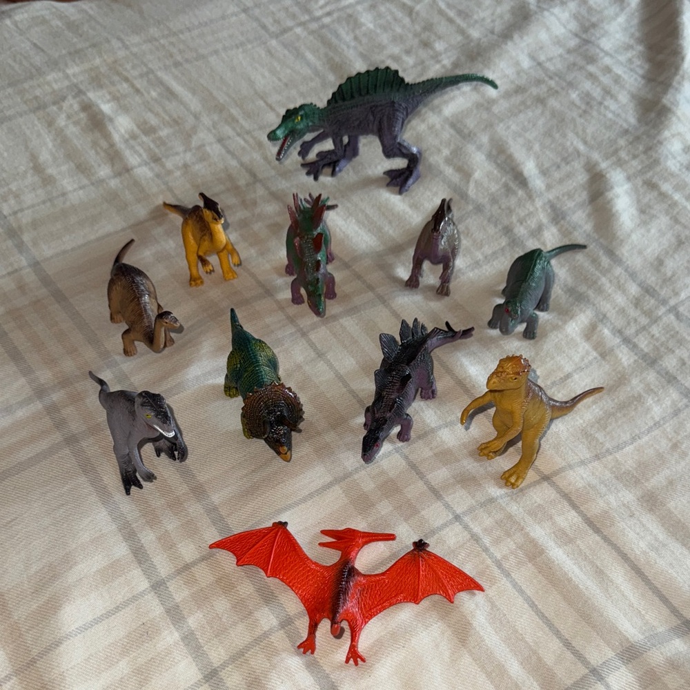 Assorted Dinosaur Figurine Toys Set
